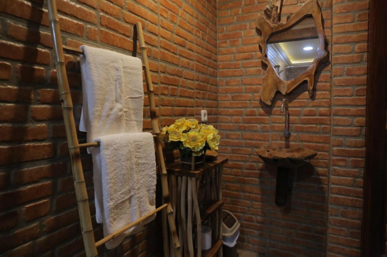 Dem Ayem Heritage Guest House Yogyakarta Exterior foto