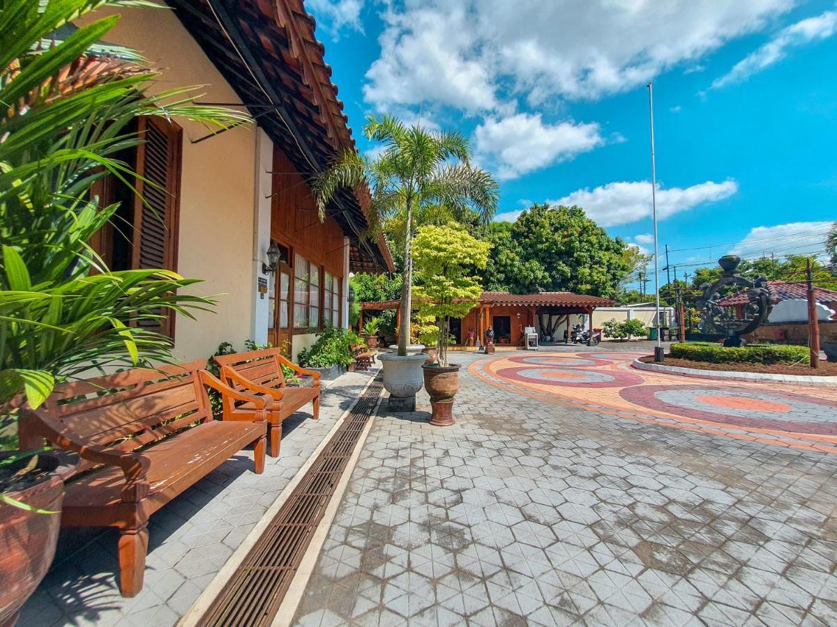 Dem Ayem Heritage Guest House Yogyakarta Exterior foto