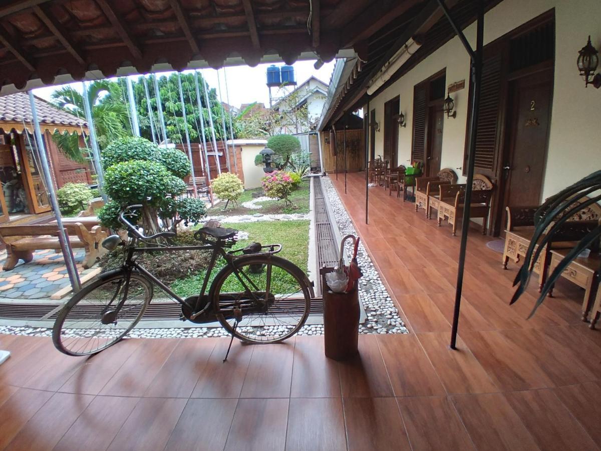 Dem Ayem Heritage Guest House Yogyakarta Exterior foto