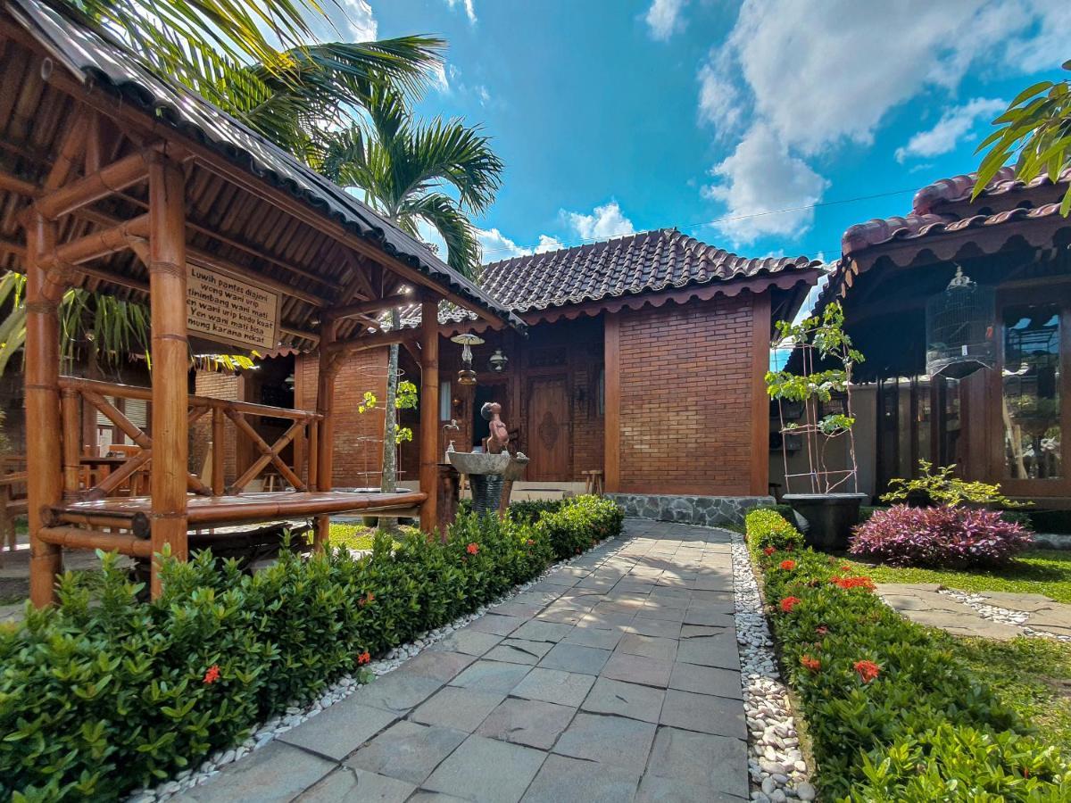 Dem Ayem Heritage Guest House Yogyakarta Exterior foto